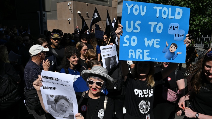 ABC staff accept enterprise agreement after pay dispute strike