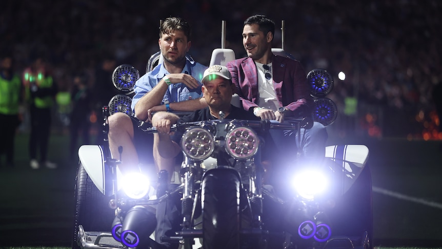 Amy Shark leads grand final tribute for Jai Arrow