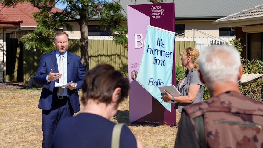 Auction clearance rates fall to lowest level in six years