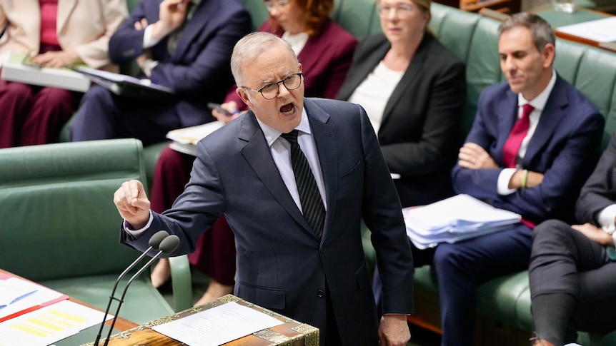 Australia flags strengthening of social media ban