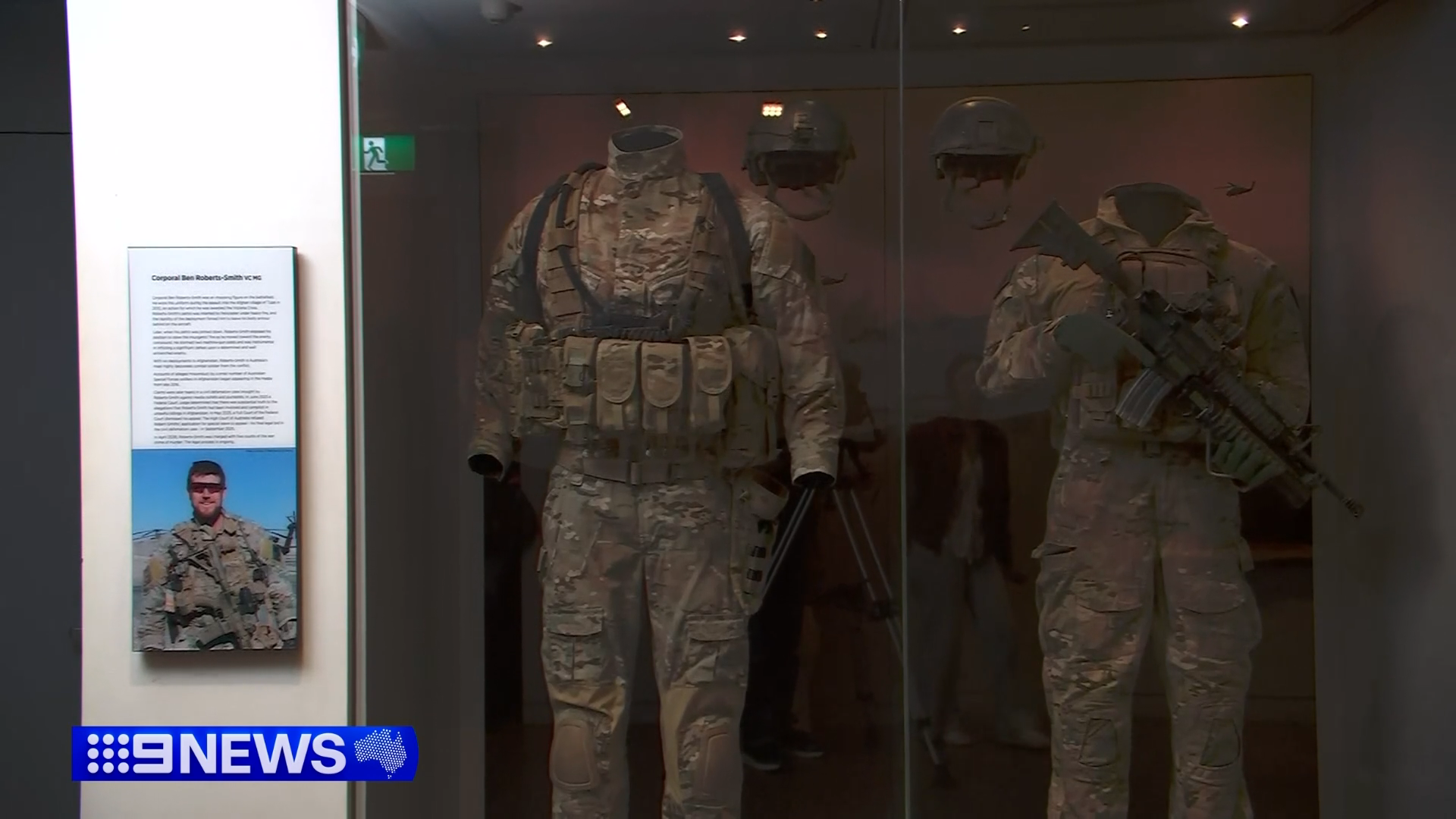 Ben Roberts-Smith displays to remain on show at Australian War Memorial