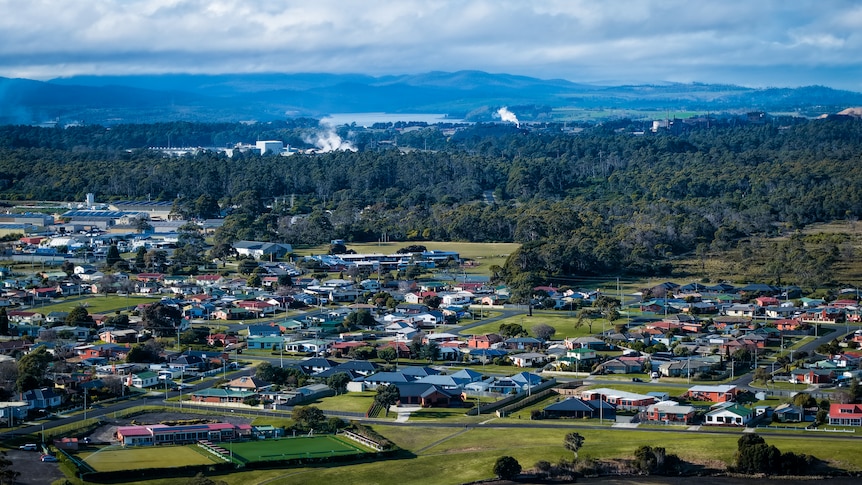 Billionaire's Tasmanian trainwreck has broken workers and marriages