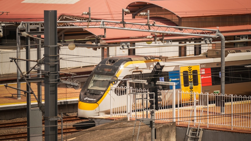 Brisbane MP says tax figures show 'AirTrain's foreign owners are ripping us all off'
