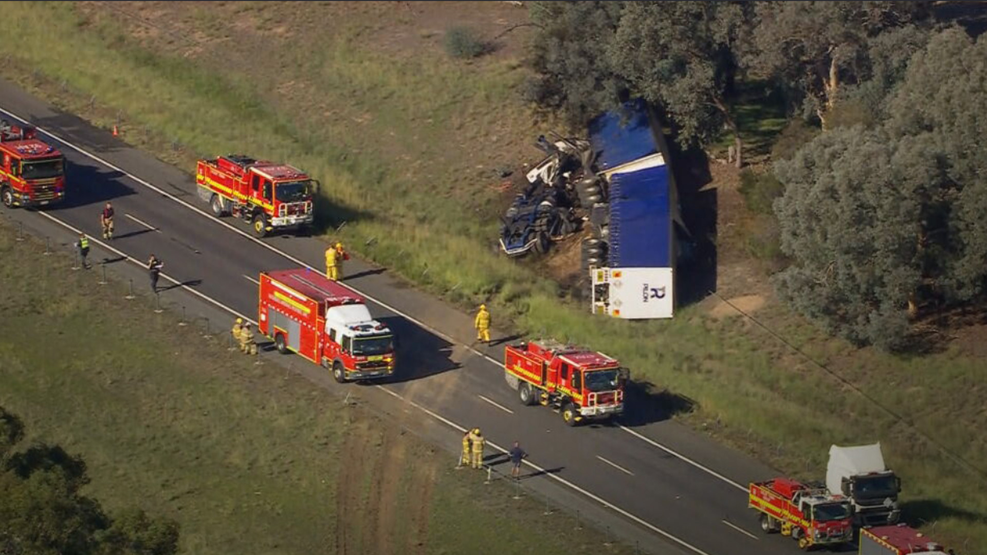 Five in hospital after serious truck crash closes Hume Freeway in Victoria