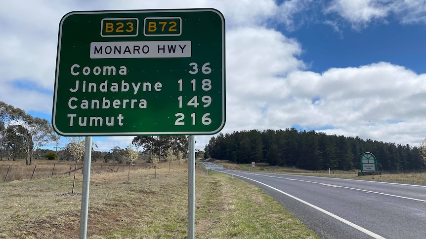 Highway closed after motorcyclist dies in crash in southern NSW