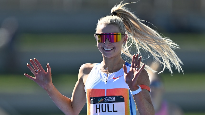 Hull closes national titles on her terms with 5k win after shock 1,500m fall