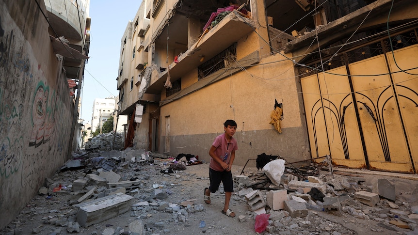 Israeli air strike kills top Hamas official