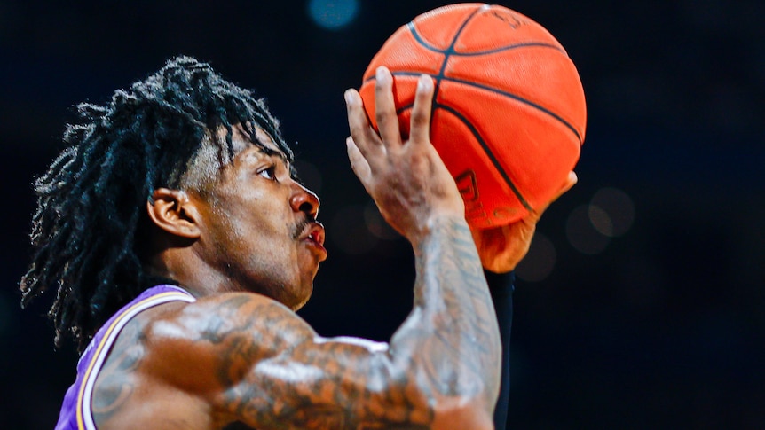 Kings one win away from NBL title after beating 36ers