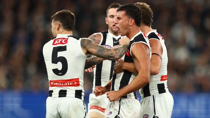 Live: Daicos inspires Collingwood as Carlton coughs up another final quarter lead