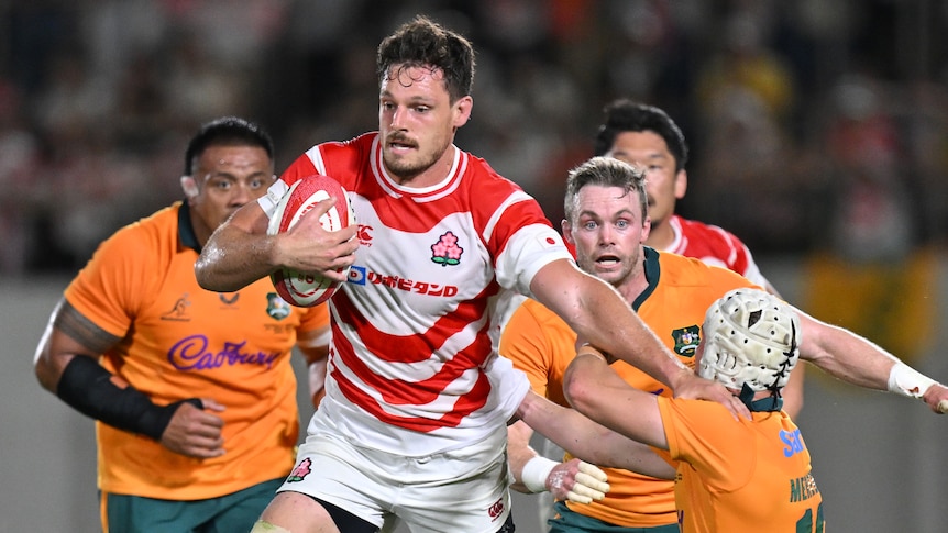 Live: Japan threatening to ruin Wallabies' new dawn after red card drama