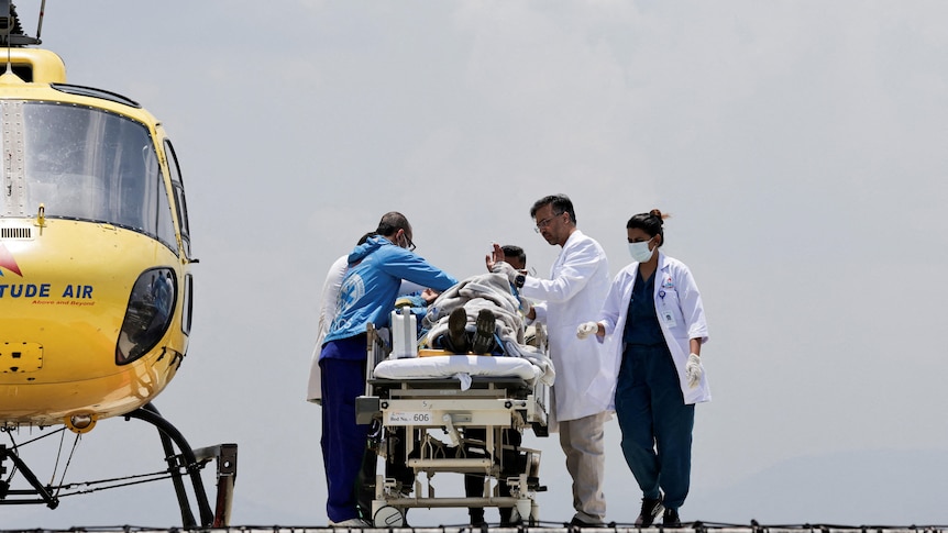 Man presumed dead survives week on Mount Everest without food or oxygen