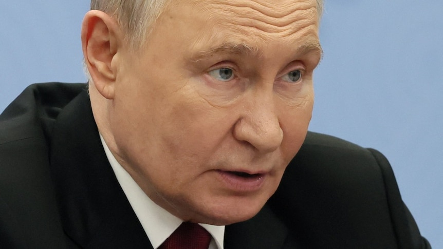 'Panicked' Putin has big decision to make, and 'could go nuclear'