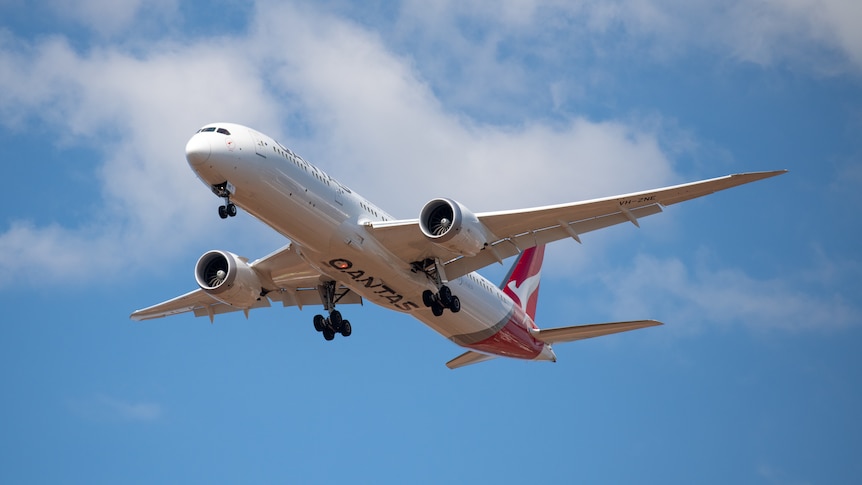 Qantas axes Alice Springs-Melbourne route amid high cost, falling demand