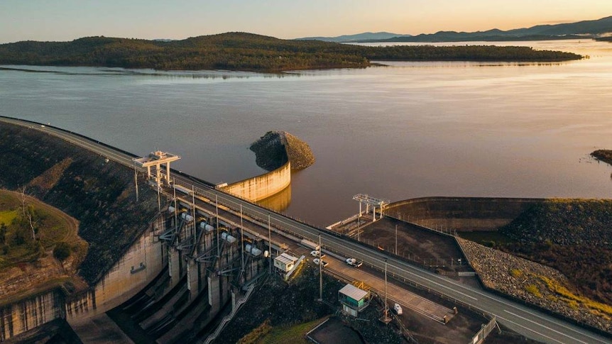 Qld water minister calls on major water retailer to abandon price hikes