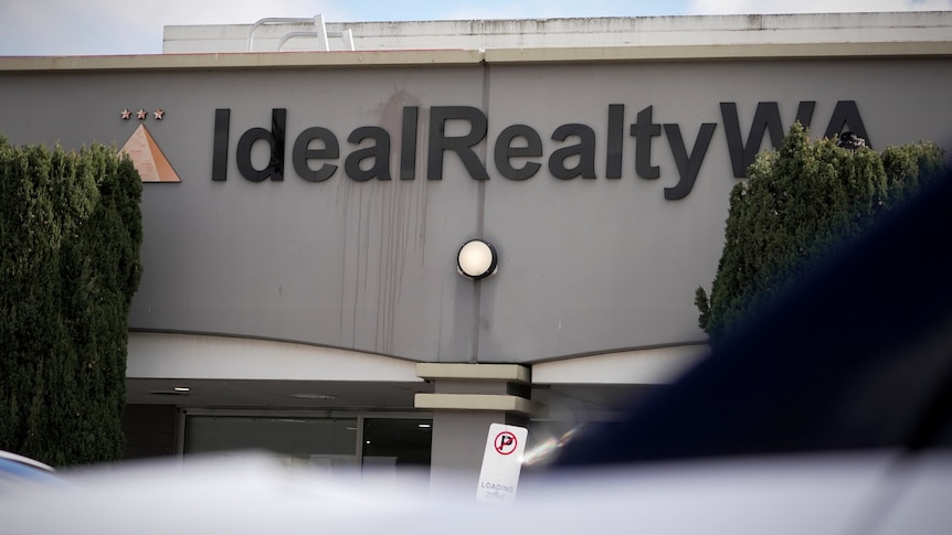 Realtor raided after allegations agent sold client's home to himself