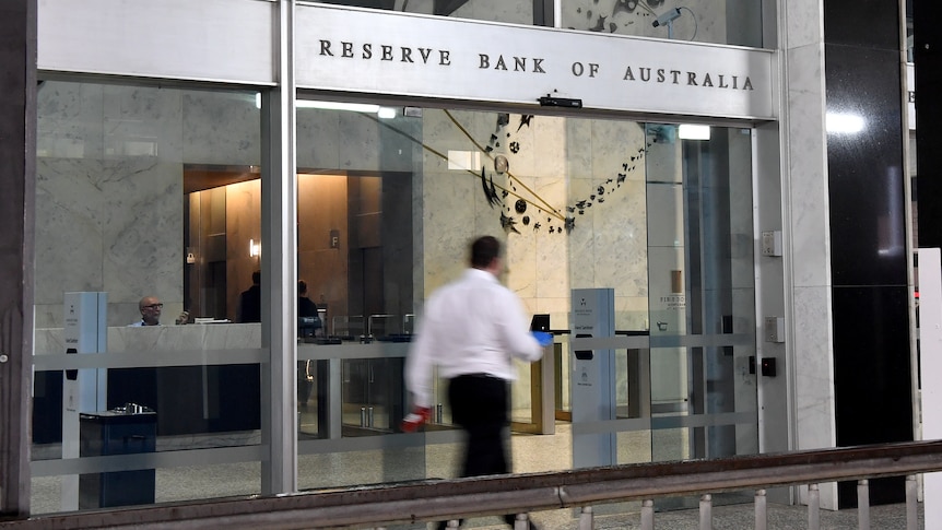 Reserve Bank keeps interest rate at 4.35pc as economy slows