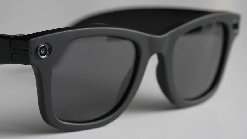 Smart glasses ban looms as Labor sets out new AI rules