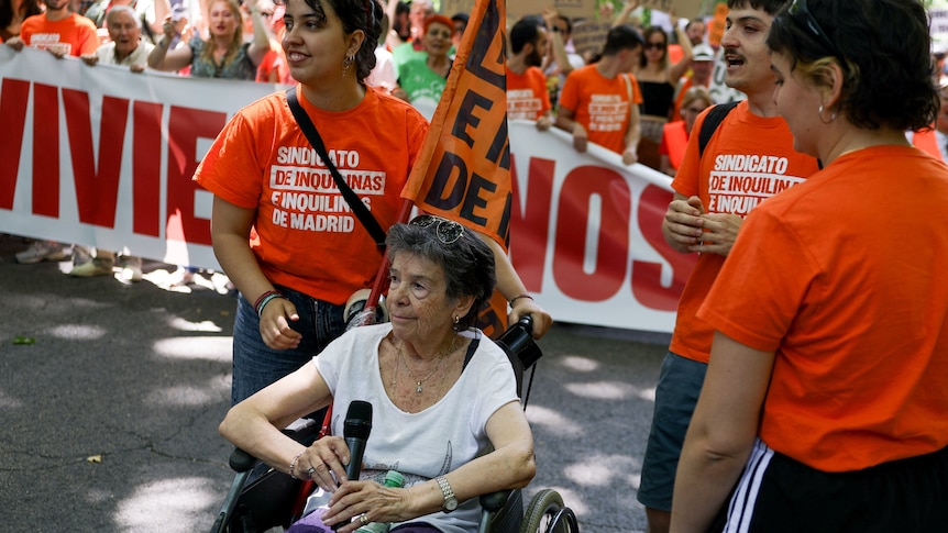 Spain proposes ban on evictions after outrage over pensioner's plight