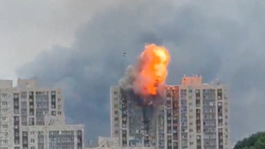 Zelenskyy says 'Moscow will burn' if Russian strikes continue